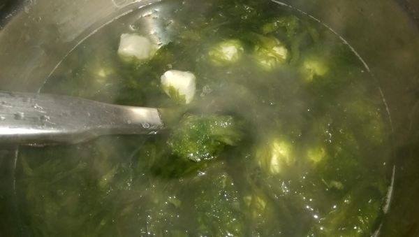 水滾後~~~加虱目魚丸