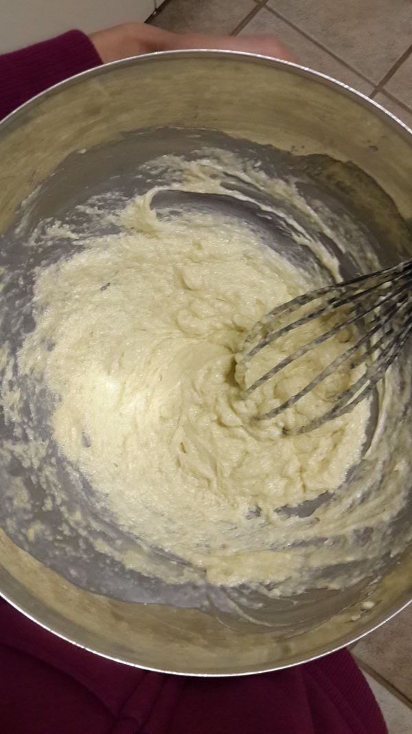 將烤箱預熱至180度。將奶油與糖粉混合均勻。