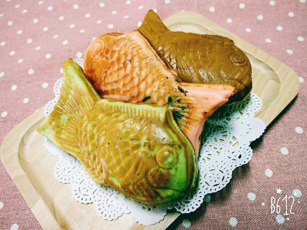 將鯛魚燒邊邊修一修之後，就可以開始享用美味的鯛魚燒啦！