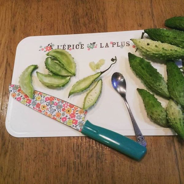 一小顆一小顆的山苦瓜，小小的去心還蠻費時的呢!