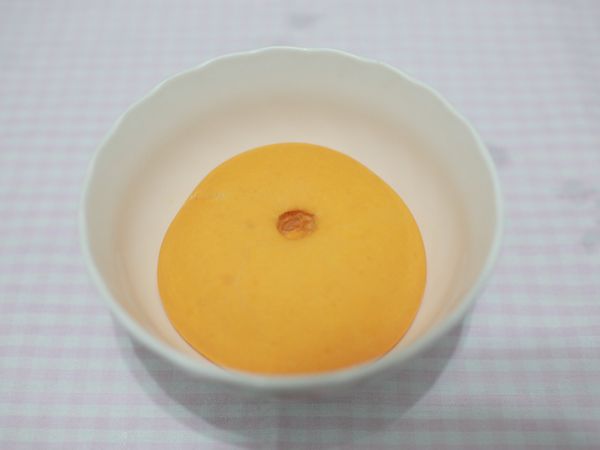 麵糰滾圓放入底部抹點橄欖油的碗中進行基本發酵約60分鐘。(基本發酵溫度約30度，發酵完約膨脹2~2.5倍。)