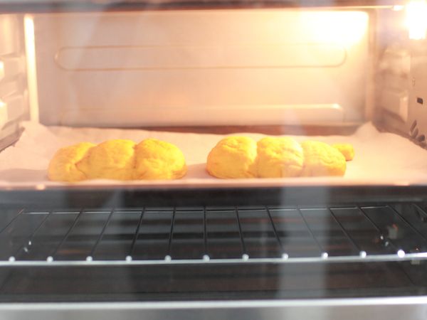 烤箱預熱10分鐘放入，烤箱上火170下火150度10-13分鐘。