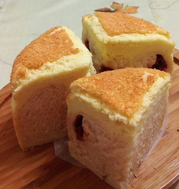 烤溫180/180 10分鐘後,取出烤箱,中間用刀劃十字刀,烤溫調110/180 ,再放入烤箱烤20分鐘,表面上色,蓋鋁箔紙,再調烤溫120/180 25分