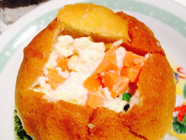 倒進特製醬汁後，拿去微波———1分鐘中火