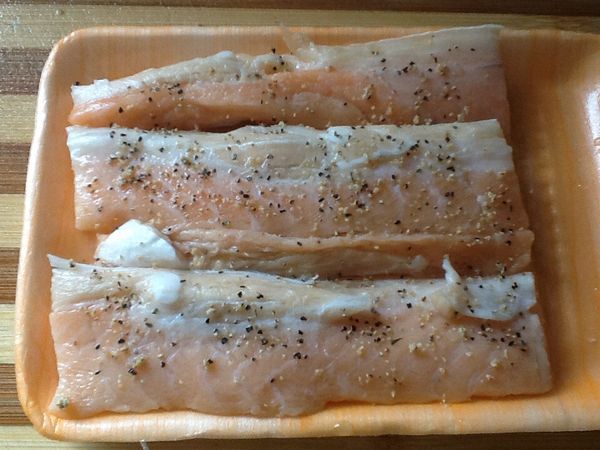 2.以醃料醃置15分鐘。