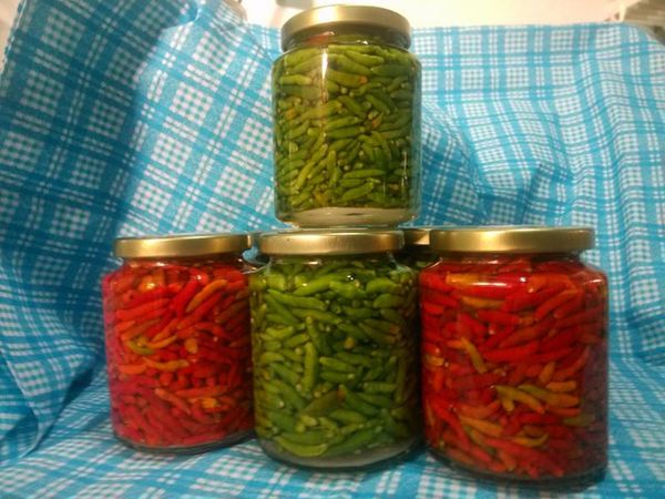 放置在陰涼處或是冰箱最底層，大約60~90天以後就可以食用，一打開罐子真的香氣十足，而且醃漬的時間越久，香氣會更濃烈。