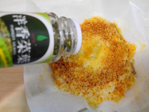 微波完成後趁熱灑些洋香菜裝飾