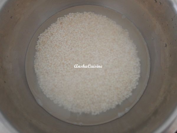 糯米洗淨,內鍋加2杯水浸泡2小時