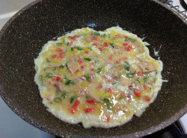 拌勻後入鍋煎熟就完成囉！