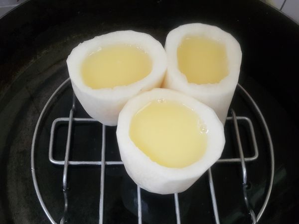 步驟2倒入步驟1，小火蒸20分鐘
在第15分鐘左右放入香菇片及枸杞，再續蒸5分鐘~起鍋前灑上泡好的枸杞完成