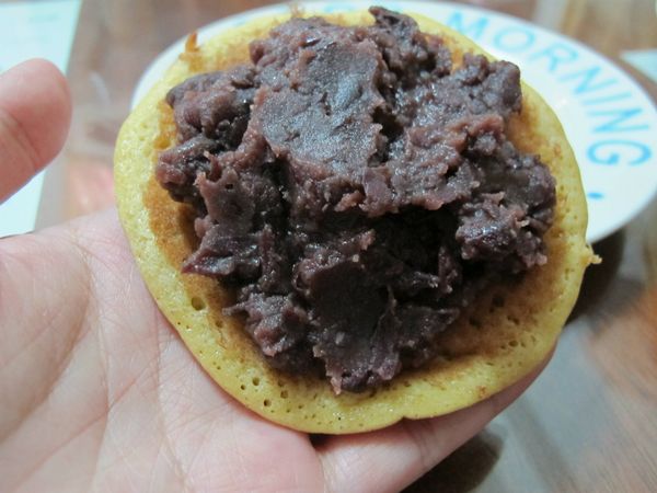 待餅皮放涼後.即可夾入自己喜愛的餡料.