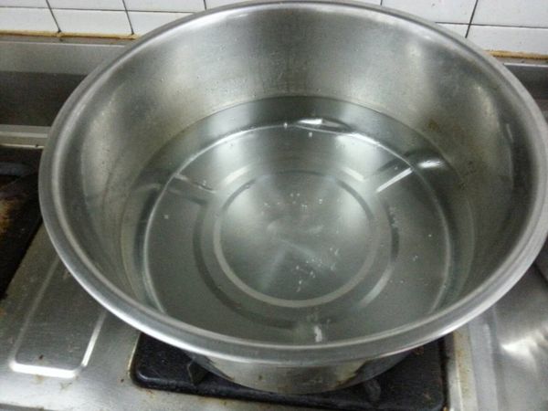 再燒一鍋水，水約4分滿