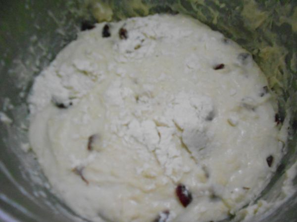 室溫發酵50-60分後，再放入冰箱冷藏6-12小時。
(如果隔天早上想吃麵包，睡前一小時拌好材料，室溫發酵50-60分後再放入冰箱隔天就可以烤了)。