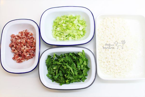 米泡水10分鐘後瀝乾,香腸切小丁,青江菜洗淨後把梗跟葉分開,梗切小丁、葉切碎、蒜頭拍碎備用。