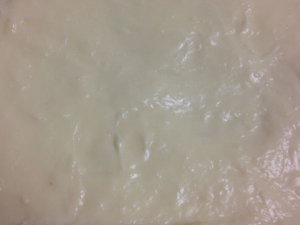 將濃稠的牛奶糊倒入 輕輕鋪平 待涼 放入冰箱4-5小時