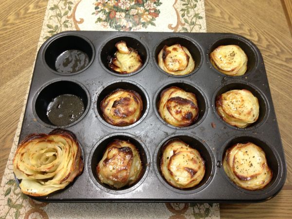 進烤箱烤約50分鐘，烤至金黃即可