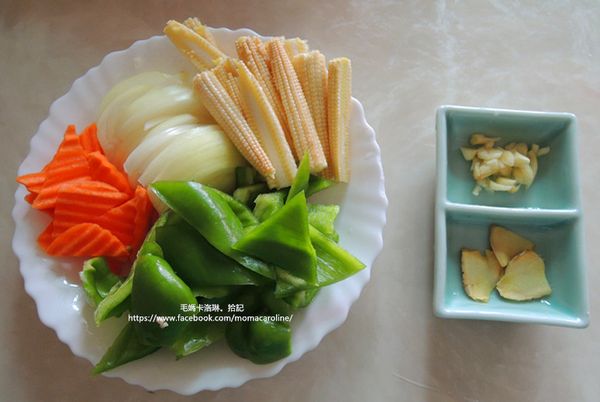 時蔬清洗切好備用