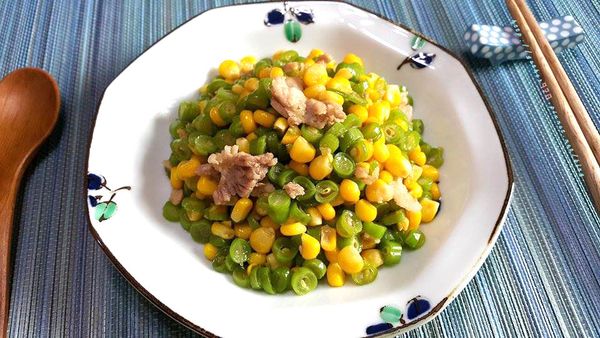 玉米跟四季豆吃起來都清甜脆口，加上豬肉末香，加上適量醬油(白曝油)調味，這道料理真的很下飯卻又不重鹹！！💗大家一定要在家試試這道料理～