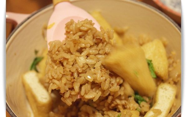 準備開動>////<
吃起來很Q很香~~加了洋蔥下去炒更香甜!!油豆腐吃起來也很有味道唷^^b