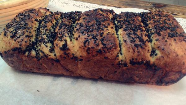 將表皮再塗上蜂蜜與芝麻
最後以200度烤40min即完成