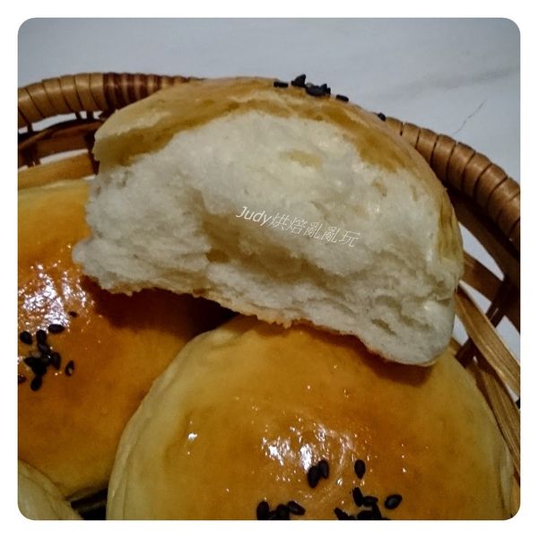 製作上相當簡單的一個麵包，吃法可以多樣化的哦!