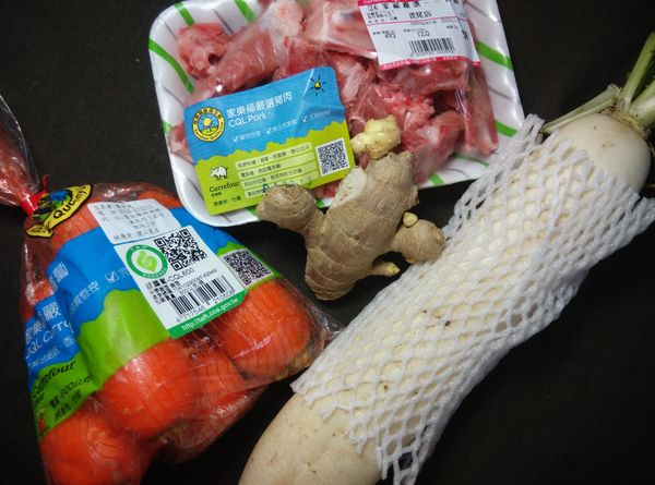 將家樂福嚴選食材準備好。