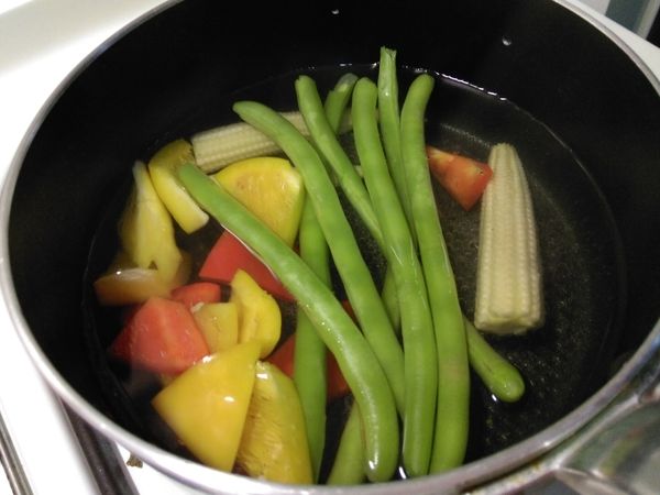 其餘蔬菜穿燙後做配菜用