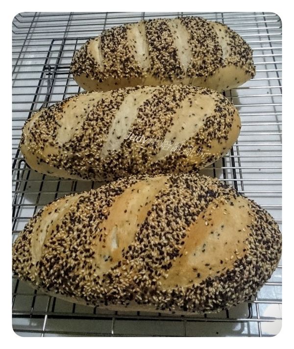 出爐時真的好香哦，是芝蔴的香味唷~