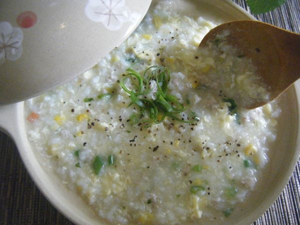 好吃又營養的蛋花粥就可以幸福上桌囉!!!