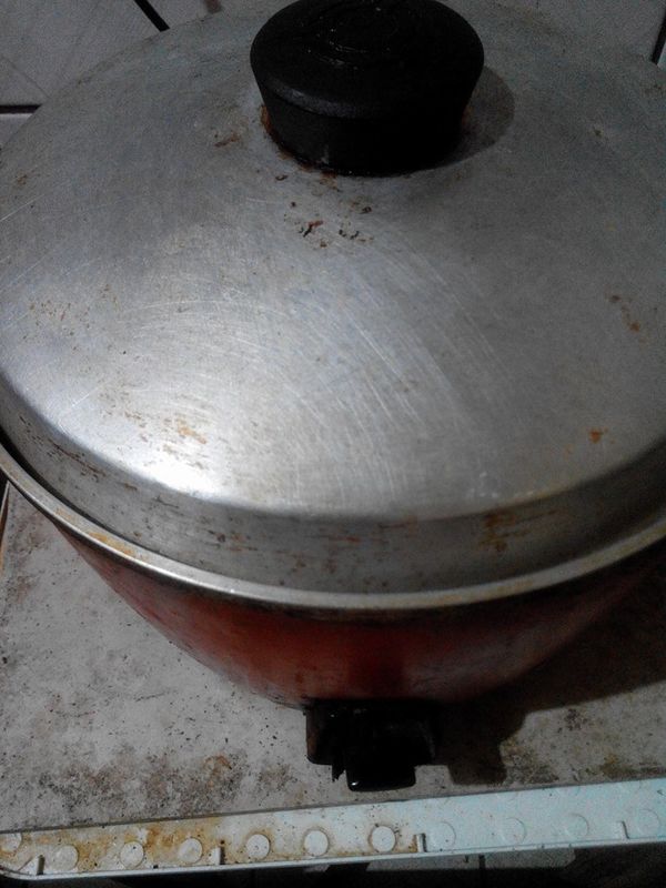 按下開關後,5分鐘跳起.再把培根肉夾翻面沾烤肉醬,按下開關,5分鐘過熱跳起.