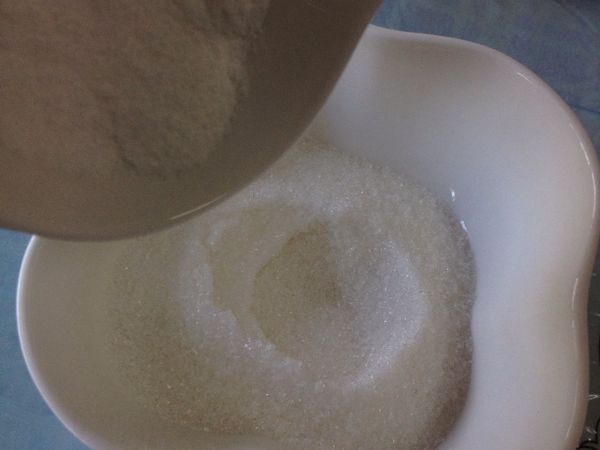 果凍粉及細砂攪拌均勻