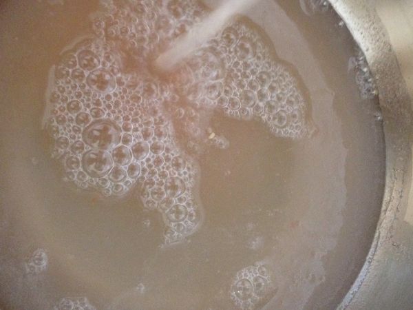 倒入葡萄柚汁後關火 攪拌均勻