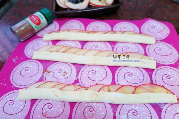 一顆蜜蘋果，大約做三個蘋果花