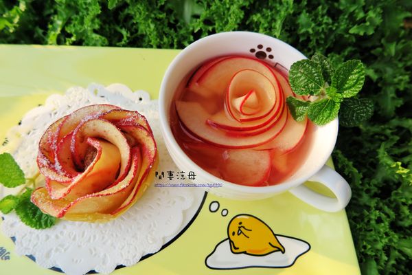 鍋中倒出的蜂蜜蘋果汁可以留下來泡紅茶，也可以直接泡熱開水就成了水果茶了