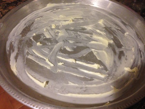 烤盤上面放上奶油如圖 。