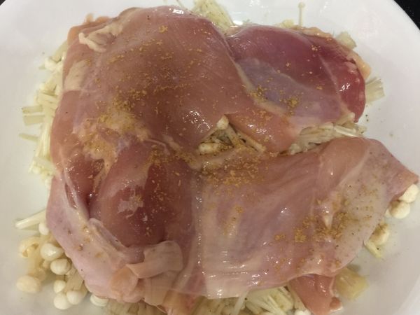 雞腿直接撲上然後灑上老薑粉