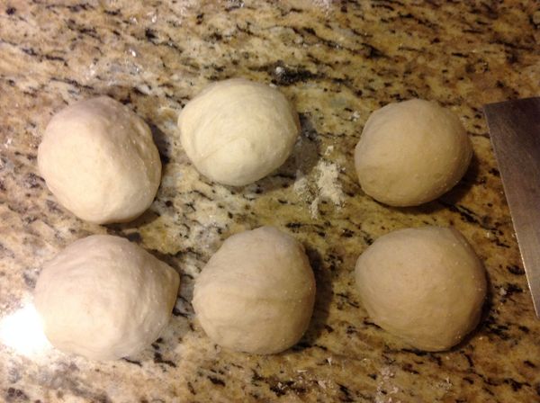 簡單排氣之後滾圓,放置等鬆弛 15 分.