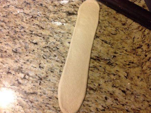 似牛舌餅狀. 約30 公分長,如照片.