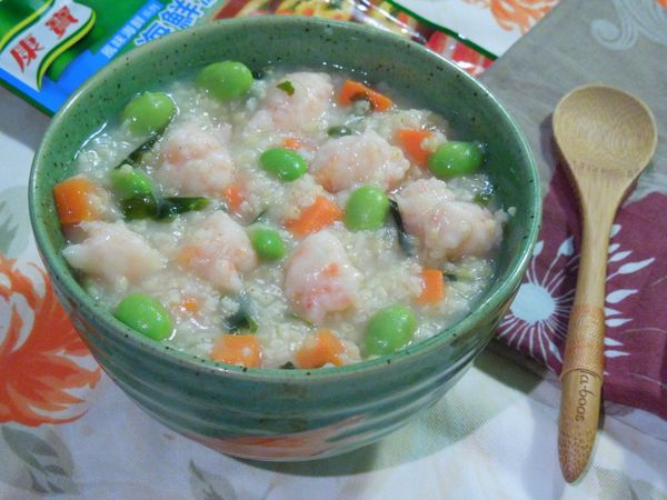 一碗充滿海味的鮮美蝦球小米粥,輕鬆就完成了,真讓人迫不及待想嘗嘗看。