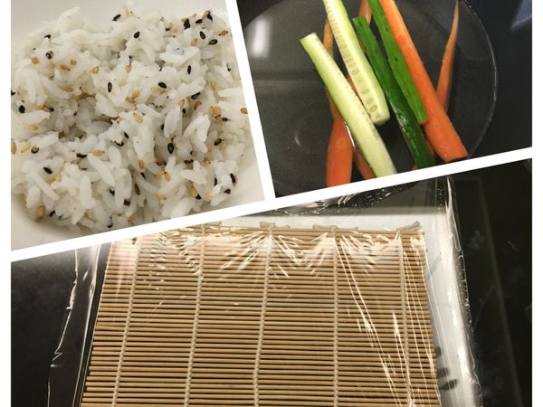 備妥食材及工具。
白米拌入黑白芝麻、紅蘿蔔小黃瓜切條狀燙熟、煎蛋皮。