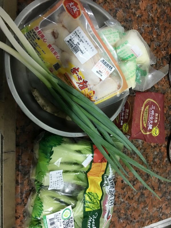 家樂福嚴選青江菜
家樂福嚴選沙拉筍
家樂福嚴選火腿
家樂福嚴選翅
當地食材 蔥
乾香菇
薑