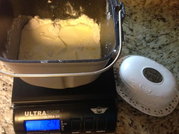 加入室溫軟化無鹽奶油