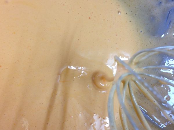 蛋黃加糖（蛋黃）打發