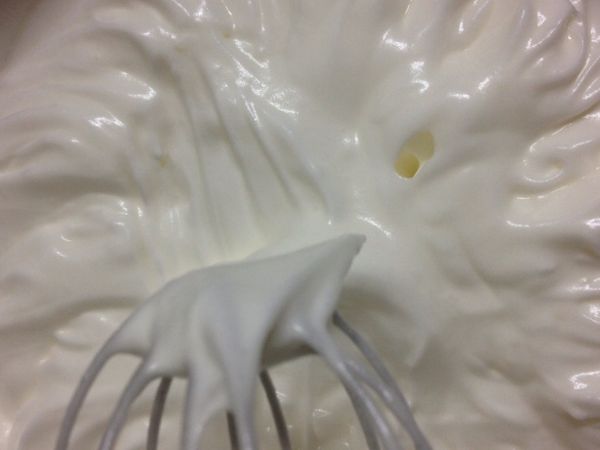 蛋白加糖（蛋白）打發