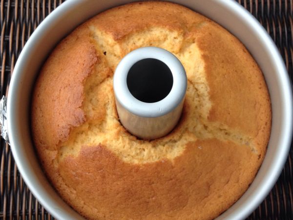 放入預熱後的烤箱 170度烤35-40分 烤後移出倒扣