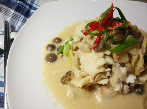 放上紅辣椒絲裝飾，上菜嘍～