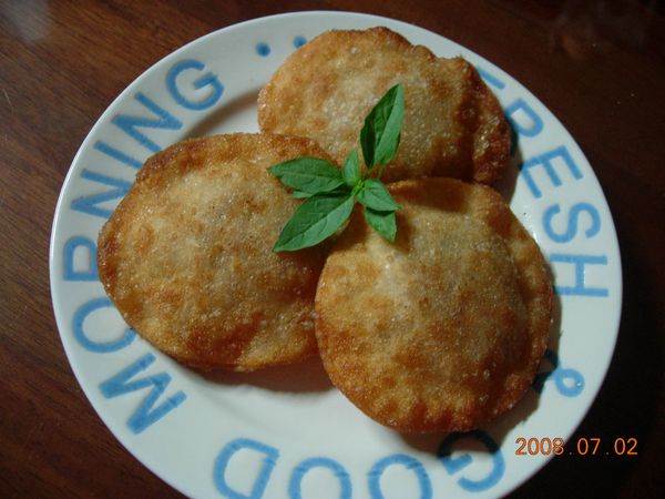 飛碟炸好了.可以上桌食用了.記得要趁熱吃.才會又酥又香喔!