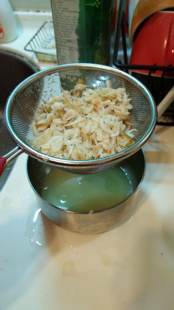 一樣瀝出蝦湯, 這次湯要留著