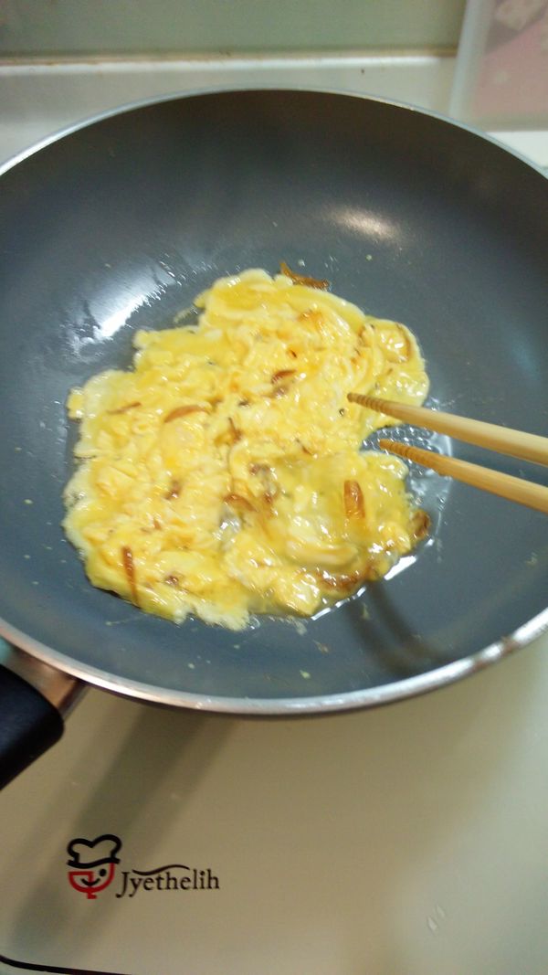 還沒凝固就開始攪拌