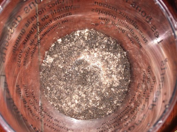 把一塊餅乾壓碎為餅底